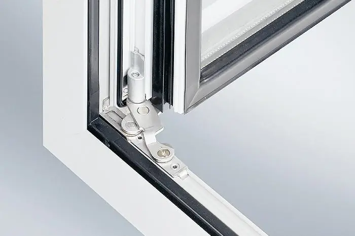Bodentiefes Aluminiumfenster mit Blick in den Garten