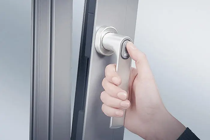 Fensterfront aus Aluminiumprofilen