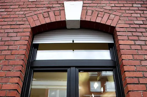 Rundbogenfenster mit angepasster Verglasung