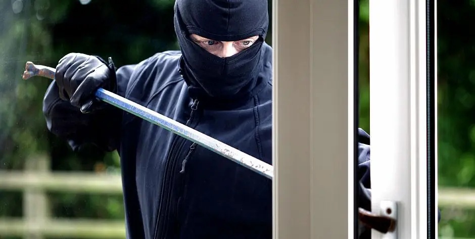 Beschlagdetail eines einbruchhemmenden Fensters