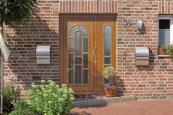 Hauseingang mit barrierearmer Bodenschwelle