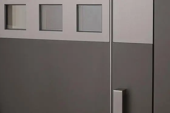 Haustür mit Glasfüllung und Sichtschutz durch Satinato