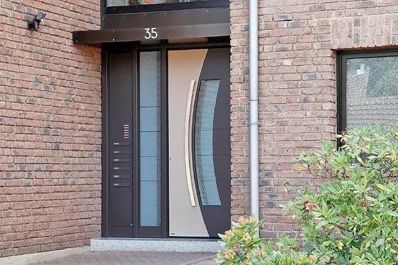 Eingangsbereich mit neuer Haustür