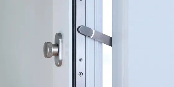 Sicherheitstechnik an einer Haustür