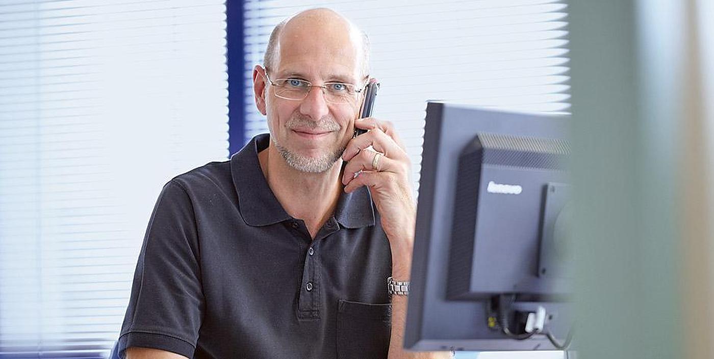 Montageteam bei der Installation einer Glaskonstruktion