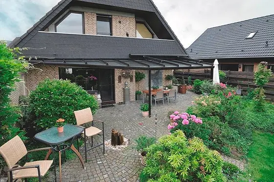 Terrassenüberdachung mit Unterglas-Markise