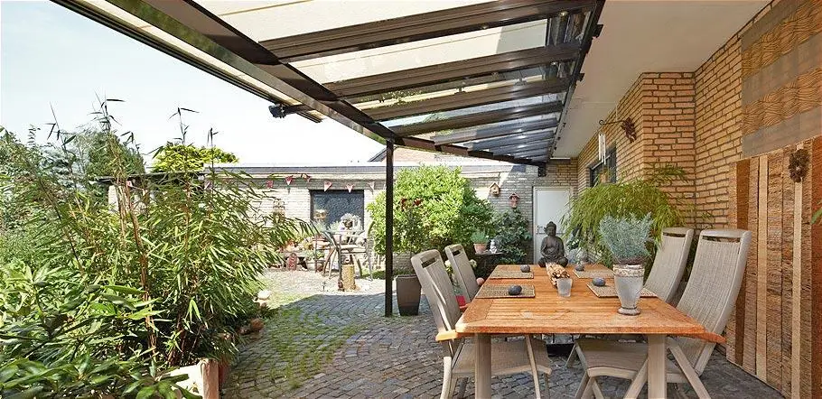 Terrassenüberdachung mit Unterglas-Markise