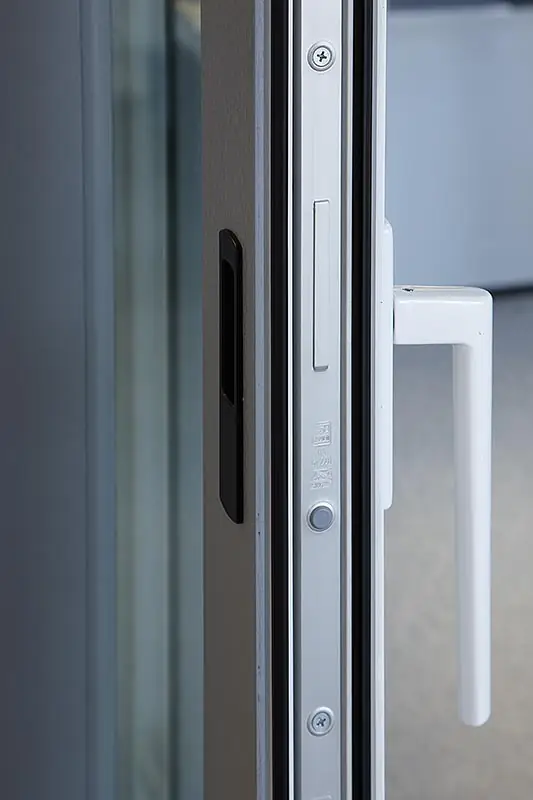 Beratungsecke mit Glas- und Farbmustern