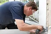 Fertigung eines Bauteils in der Werkstatt der Kuntze GmbH