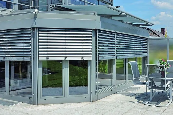 Unterglas-Beschattung in einem Wintergarten