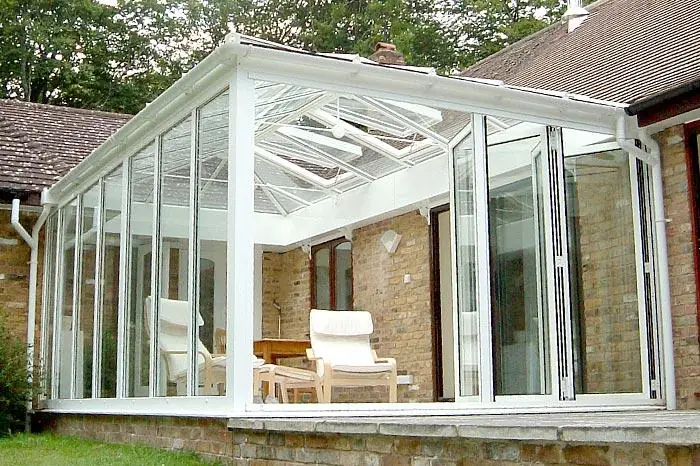 Sommergarten mit Glasschiebeelementen