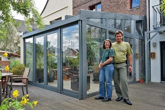 Übergang vom Wohnzimmer in den Wintergarten