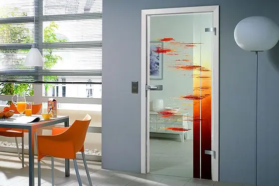 Glastür zwischen Flur und Wohnzimmer
